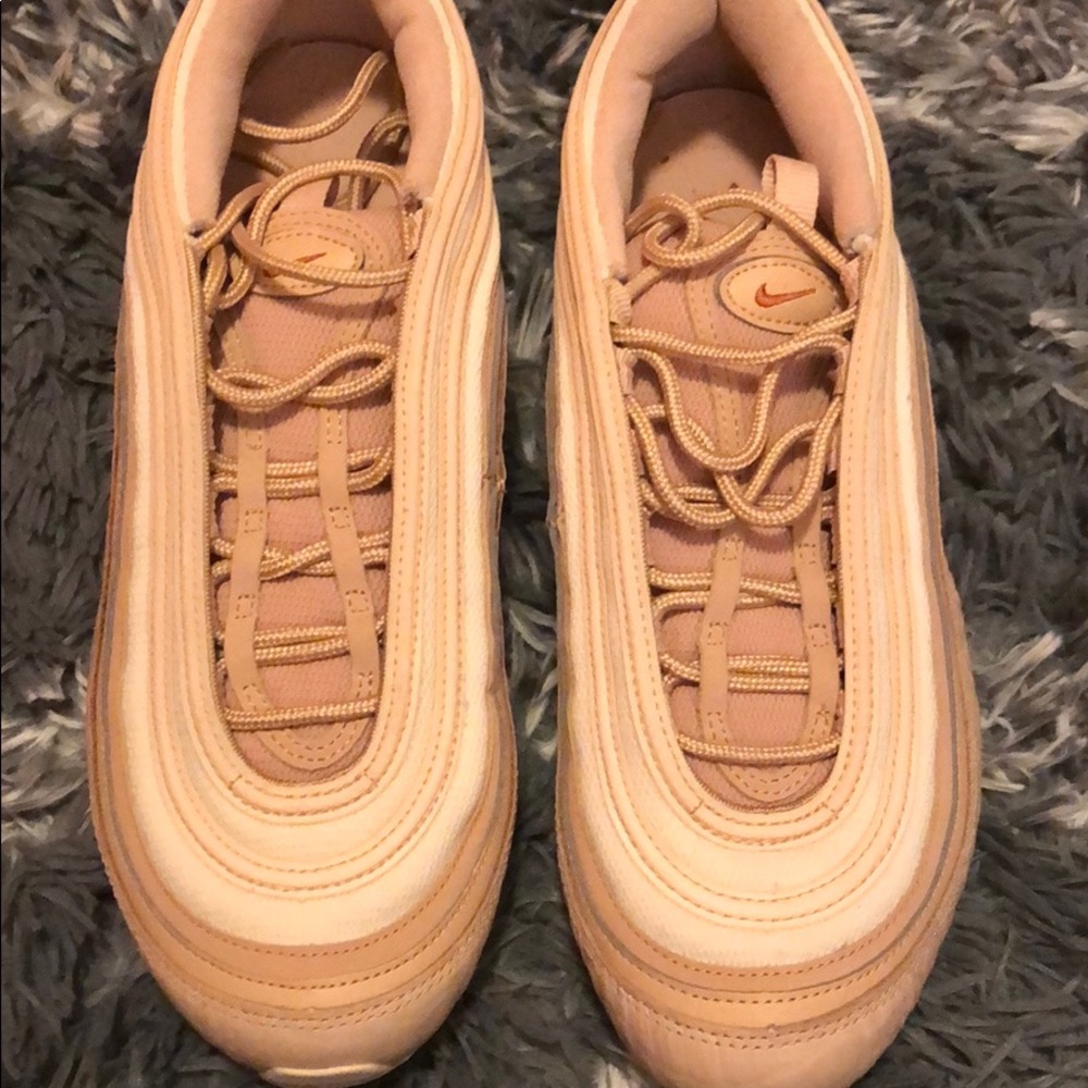 AirMax size 8.5 - Picture 2 of 3
